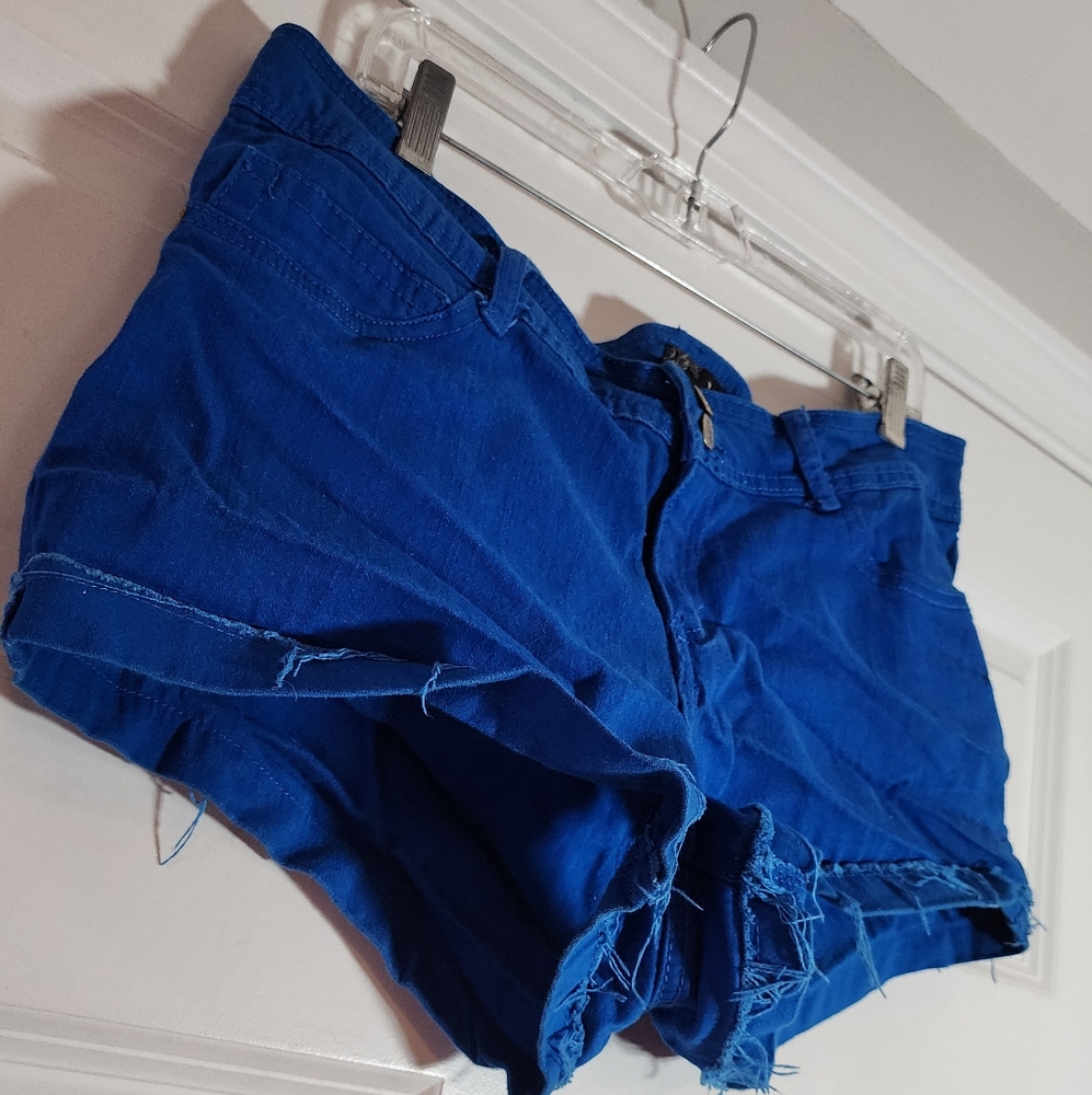 Dots Classy Blue Frayed Hem Denim Women's Shorts Size 14 - Picture 2 of 4